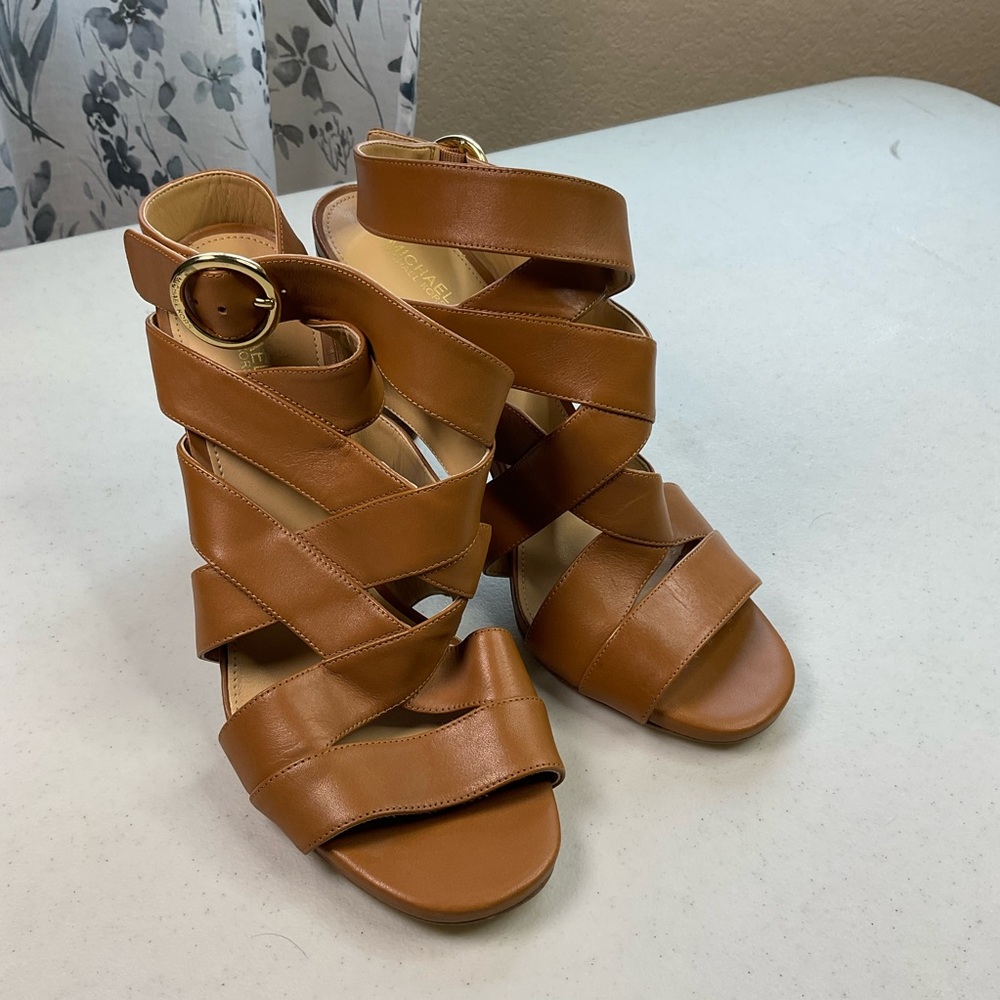 Micheal Kors Sexy Women's Tan Strappy Sandals with gold tone ankle Buckle prom - Picture 2 of 8